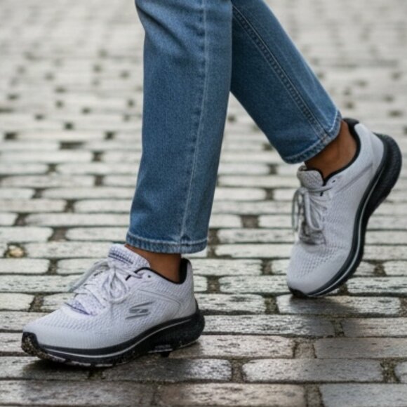 Skechers Women's Go Run Consistent 2.0 - Mile Marker Running Sneakers - Size 10 - Picture 1 of 8